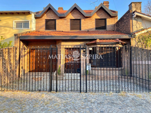 Casa En Venta En Castelar Sur