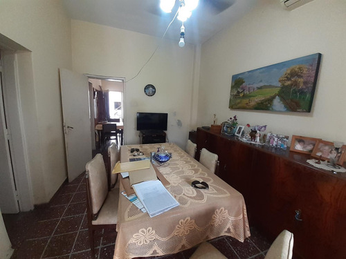 Casa A Reciclar En Venta - 2 Dorm - Parque Y Cochera - Lote Propio De 10 X 22 - Apto Credito