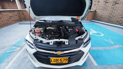 Chevrolet Onix 1.0T Premier Hatch At