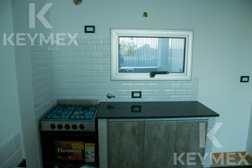 Departamento De Dos Dormitorios Tipo Dúplex En La Plata Con Terraza Y Parrilla Propias