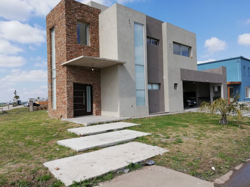 Casa En Venta En Lagos De Cannig I