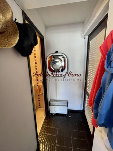 Imagen 10 de 26 de Vendo Apartamento De 1 Dormitorio Y Medio Reciclado En Playa Brava