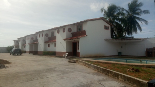 Townhouse Con Seguridad En El Valle, Margarita