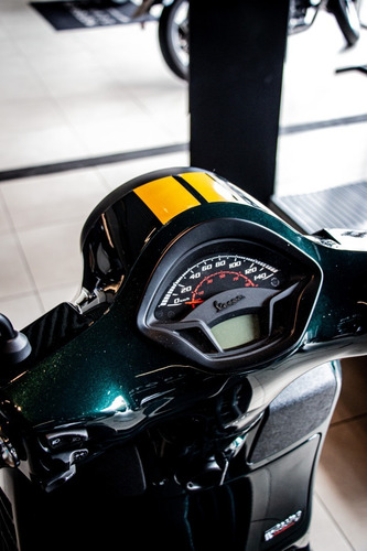 Imagen 24 de 25 de Vespa Gts Super 300 Racing Sixties Disponible Ya