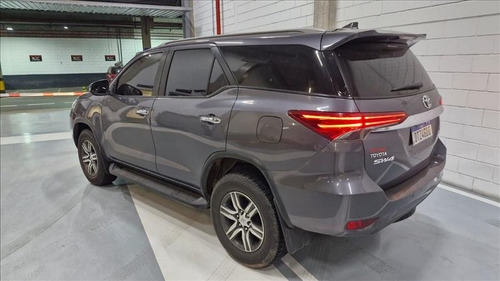 Toyota Hilux SW4 2.7 Srv 7 Lugares 4x2 16v Flex 4p Automático