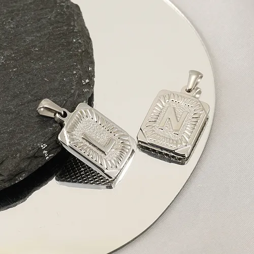 Colgante Con Letras De Acero De Titanio De 18 Quilates, Euro