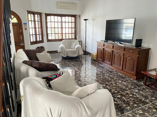 Casa 5 Ambientes Con Patio, Terraza Y Cochera - Acepta Propiedad Menor Valor