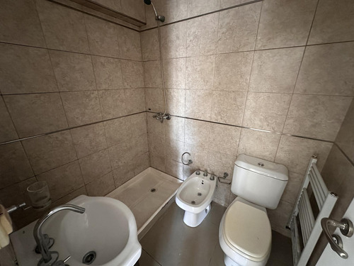 Semipiso Con Cochera En Venta - 2 Dormitorios