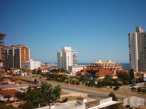 Imagen 12 de 29 de A Pasos Del Mar