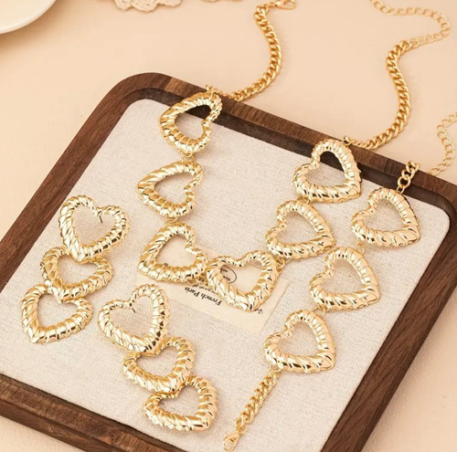 Conjunto De Collar Y Aretes Para Fiesta Evento Elegante Boda Corazones Dorados