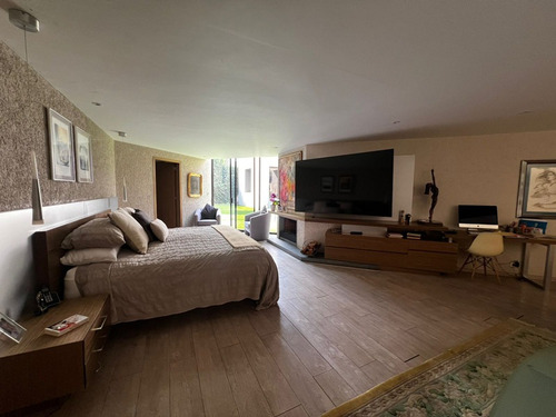 Casa En Venta En Cda. Con Vigilancia En Pedregal