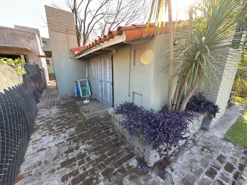 Venta Casa De 3 Dormitorios En Funes