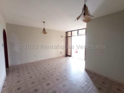 Se Vende Apartamento En Prebo Valencia, Con Una Ubicacion Privilegiada Y Estrategica A Centros Comerciales Y Vías Principales. Listo Para Habitar Y Acondicionar A Tu Gusto . Dapo