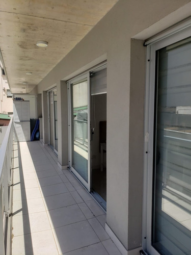 3 Amb  Departamento Con Balcón Corrido