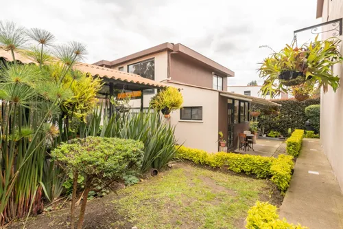 Edificio En Venta En El Tejar. Cod V12493
