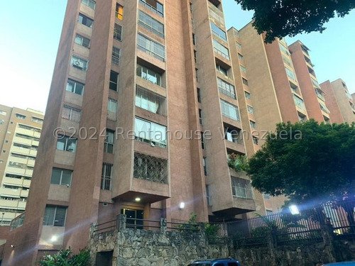 Apartamento Actualizado De Venta En La Urbina 24-16250 Cs