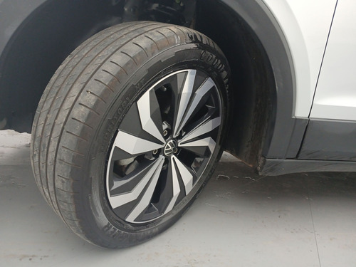 Volkswagen T-Cross 1.4 250 TSI TOTAL FLEX HIGHLINE AUTOMÁTICO