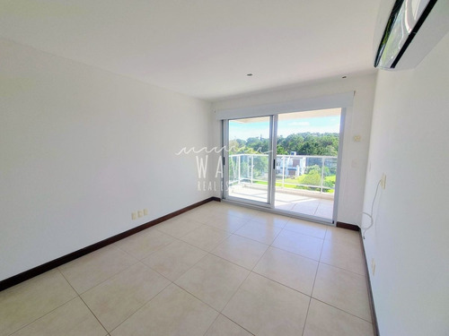 Imagen 16 de 30 de Venta De Apartamento Penthouse Dúplex De 4 Dormitorios Y 6 Baños En Suite, Frente Al Mar En Punta Del Este.