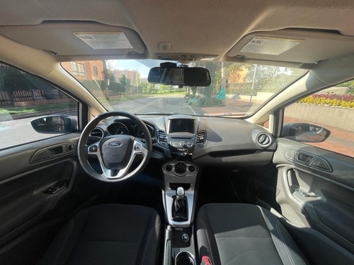 Imagen 13 de 14 de Ford Fiesta 1.6 Se Titanium