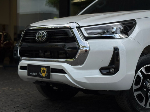 Toyota Hilux 2.8 D-4D TURBO DIESEL CD SRX 4X4 AUTOMÁTICO