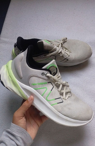Tênis New Balance Fresh Foam Roav N44 Usado (Usado)
