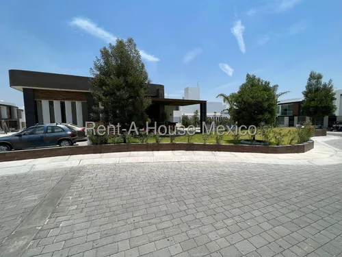 Casa En Renta En Zakia Querétaro. Sr