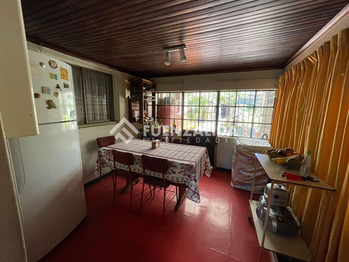Casa En Venta De 4 Dorm. En Maipú