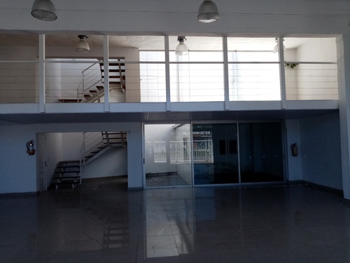 Local Comercial Sobre Av. Italia. Excelente Estado