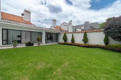 Casa En Venta En Malibu. Cod V14757