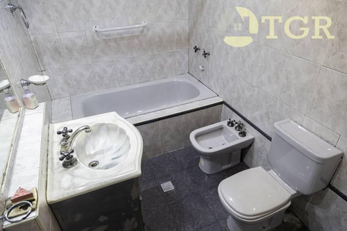 Oport X Viaje - Imponente Casa En Lote Propio. Ideal Dos Familias.