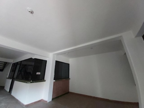 Imagen 14 de 30 de Local Comercial En Venta En Centro Barquisimeto Lara ++22-11158 */ M.c T. N° +0-4-2-4- 5.5.6. 5.7. 5.9 *--**