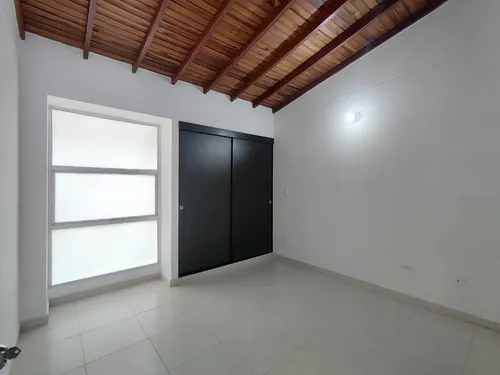 Casa En Arriendo En Prados Del Este. Cod A17873