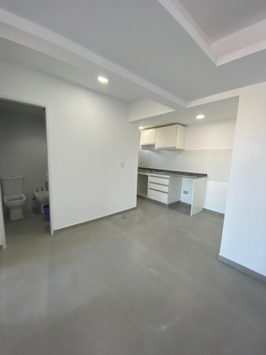Imagen 5 de 15 de 2 Ambientes De Categoria Escucha Oferta