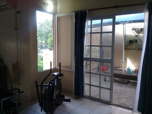 Imagen 11 de 30 de Casa Más 2 Departamentos Al Frente Con Cochera Escritura Cerca Acceso Oeste Permuta