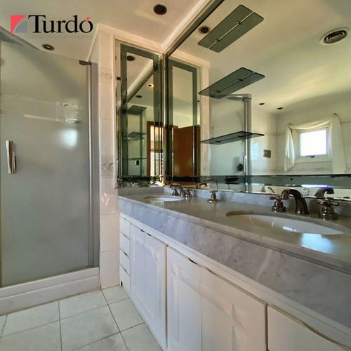 Piso En Venta De 4 Ambientes Con Dependencia En Zona Centro, Mar Del Plata.