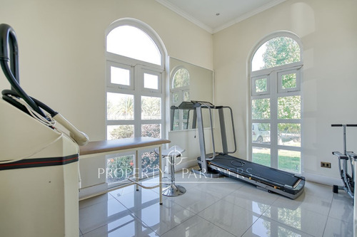 Arriendo, Centro De Salud Con Excelentes Instalaci...