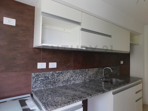 Imagen 28 de 30 de Venta Depto 3 Amb. Al Frente Super Luminoso Con Patio Y Balcón A Estrenar