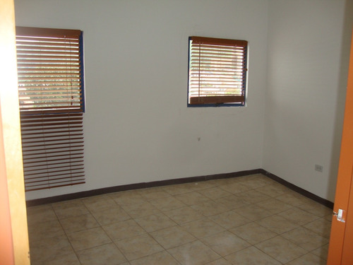 Imagen 10 de 14 de Oficina De 50 Mts2, Área De Recepción ,3 Cubículos, 1e - 1b