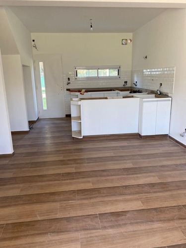 Imagen 2 de 5 de Venta De Casa 3 Ambientes En Barrio Green Houses Gutemberg Y Rosetti San Miguel