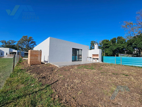 Casa En Venta 4 Ambientes - Barrio Cerrado Santa Elisa - Pilar Del Este -