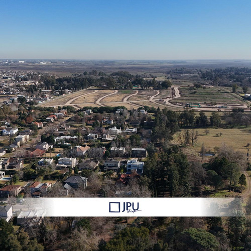 Oportunidad En Barrio La Posta Pilar. Lote En Venta Para Aprovechar