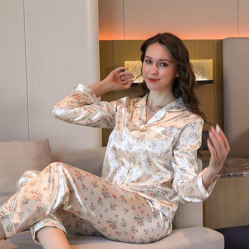 Pijama De Mujer Blanco Con Flores Mangas Largas De Seda