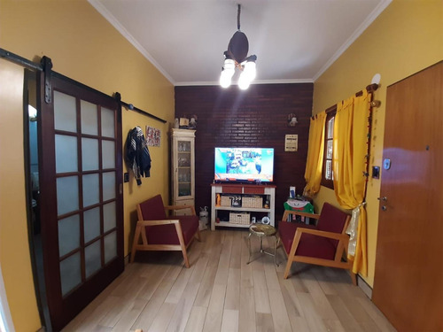 Tipo Casa 2 Dormitorios Reciclado Con Patio Y Parrilla