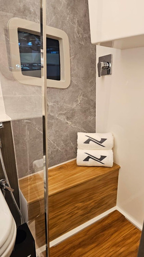 Lancha Nx50 Invictus! Navegabilidade, Design, 24 Pessoas