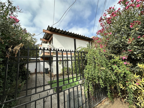 Casa En Venta De 5 Dorm. En Ñuñoa