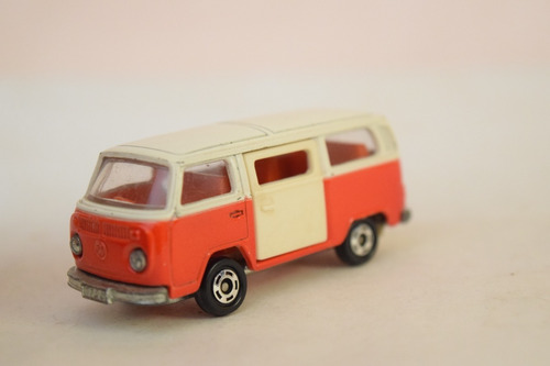  Vw Microbus Rojo  Y Blanco Tomica 1/67   Sin Caja 