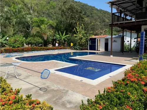Finca Santa Fe De Antioquia Via A Bolombolo. Se Vende