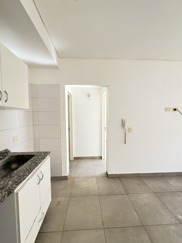 Departamento 2 Ambientes En Venta, Con Cochera , Con Terraza Privada Y Apto Crédito.