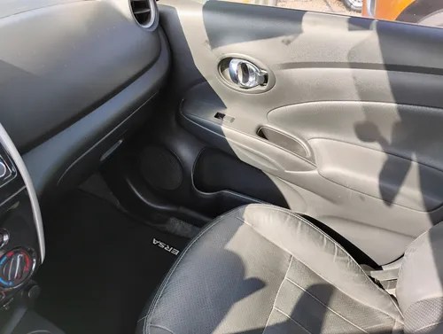 Nissan Versa 1.6 Exclusive Navi At