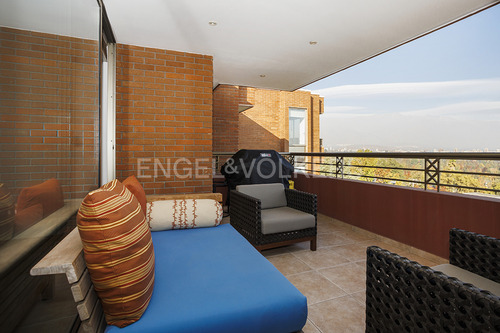 Departamento En Último Piso Con Lucarnas.